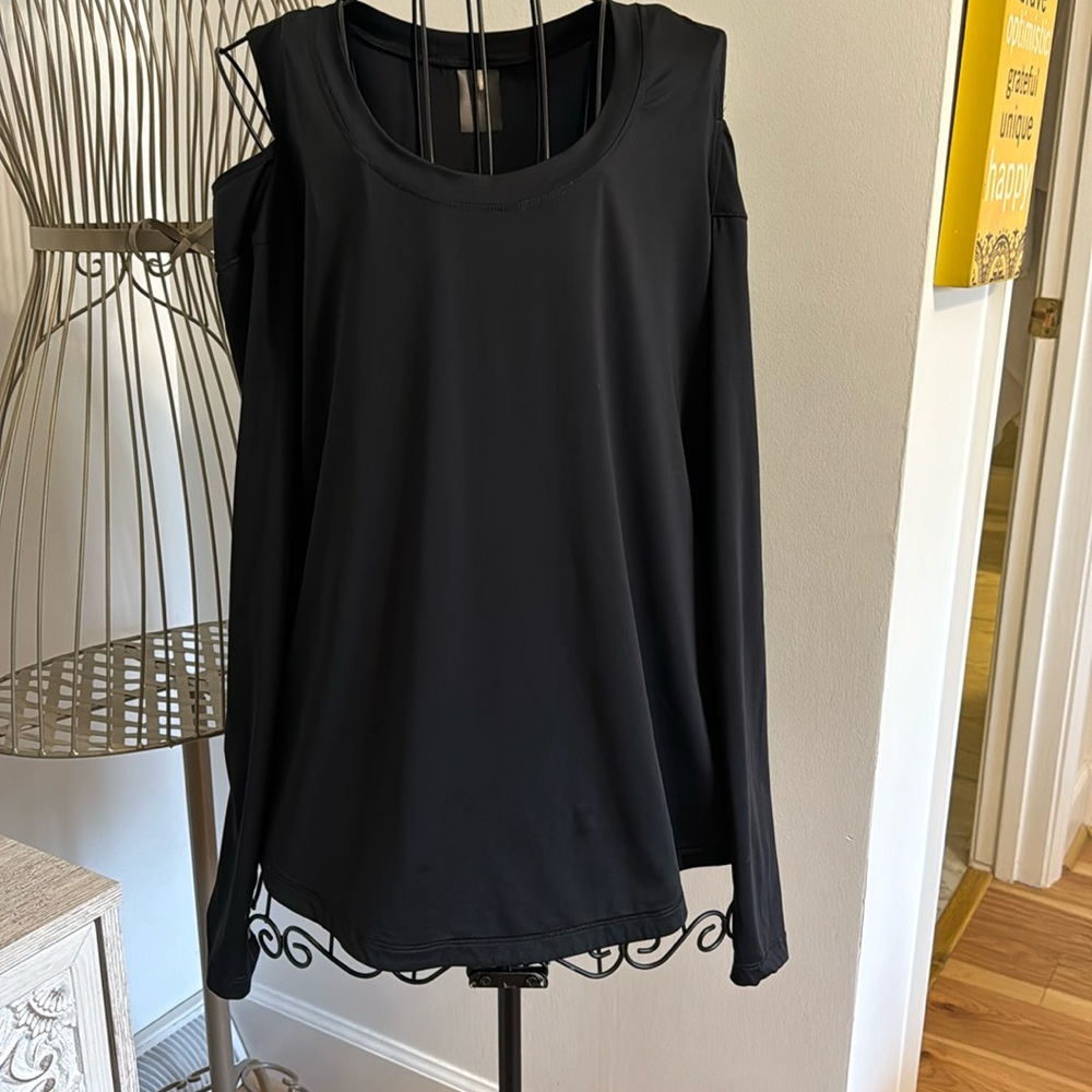 Calia by Carrie Underwood LS Cold Shoulder black polyester top